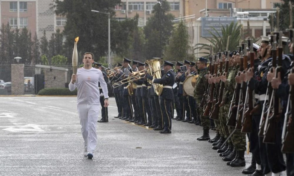 Η Ολυμπιακή Φλόγα στο στρατόπεδο «Παπάγου» παρουσία του υφυπουργού Εθνικής Άμυνας (Εικόνες)